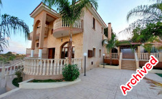 Very spacious detached villa in Timi 