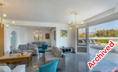 7 bedroom furnished house with swimming pool to rent in Coral Bay