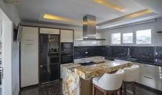 4 bedroom house with swimming pool to rent in Pyrgos