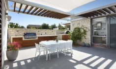 Beautiful 4 bedroom house with swimming pool for sale in Tsada