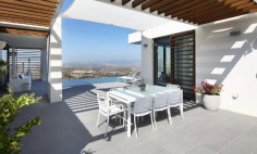 Beautiful 4 bedroom house with swimming pool for sale in Tsada