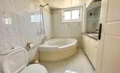 6 bedroom house in Aradippou area 