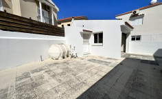 6 bedroom house in Aradippou area 