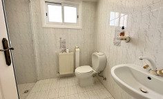 6 bedroom house in Aradippou area 
