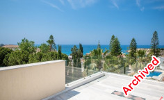 4 bedroom house with swimming pool to rent in Coral Bay