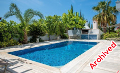 4 bedroom house with swimming pool to rent in Coral Bay