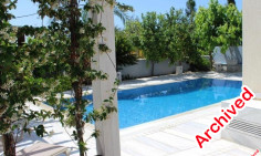 4 bedroom house with swimming pool to rent in Coral Bay