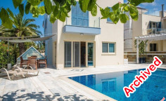 4 bedroom house with swimming pool to rent in Coral Bay