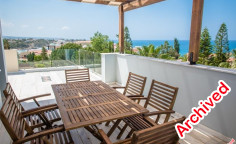 4 bedroom house with swimming pool to rent in Coral Bay