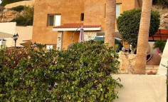Spacious 4 bed house with swimming pool for sale in Chloraka