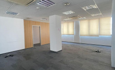 Large office to rent in Omonia