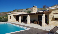 5 bedroom bungalow with swimming pool for sale in Episkopi