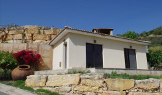 5 bedroom bungalow with swimming pool for sale in Episkopi
