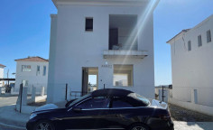 3 bedroom house with swimming pool for sale in Dromolaxia 3 bedroom house with swimming pool for sale in Dromolaxia