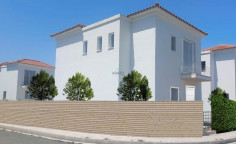 3 bedroom house with swimming pool for sale in Dromolaxia 3 bedroom house with swimming pool for sale in Dromolaxia
