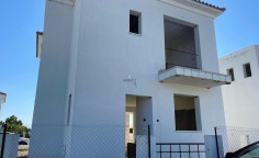 3 bedroom house with swimming pool for sale in Dromolaxia 3 bedroom house with swimming pool for sale in Dromolaxia
