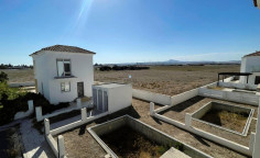 3 bedroom house with swimming pool for sale in Dromolaxia 3 bedroom house with swimming pool for sale in Dromolaxia