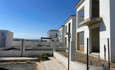 3 bedroom house with swimming pool for sale in Dromolaxia 3 bedroom house with swimming pool for sale in Dromolaxia