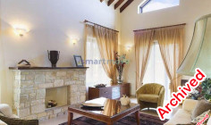 Spacious 4 bedroom villa with swimming pool for sale in Souni