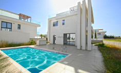 Large 3 bedroom villa with swimming pool for sale in Protaras