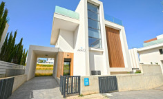 Large 3 bedroom villa with swimming pool for sale in Protaras