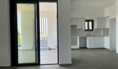 Top floor apartment with roof garden in Livadia 