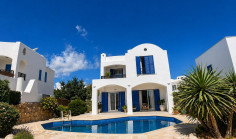 Elegant mediterranean villa with private pool & sea views | walking distance to the sea | Chloraka 