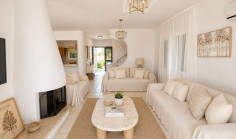 Elegant mediterranean villa with private pool & sea views | walking distance to the sea | Chloraka 