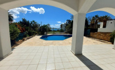 Elegant mediterranean villa with private pool & sea views | walking distance to the sea | Chloraka 