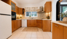 Elegant mediterranean villa with private pool & sea views | walking distance to the sea | Chloraka 