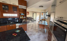 Three beds apartment to rent in Engomi