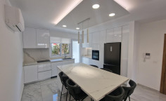 3 bed apartment to rent in Agioi Omologites
