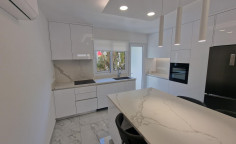 3 bed apartment to rent in Agioi Omologites