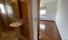 Spacious unfurnished top floor apartment in Kapsalos 