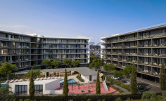 Modern three bedroom top floor apartment in Polemidia 