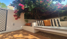 2 bed apartment to rent in Agioi Omologites