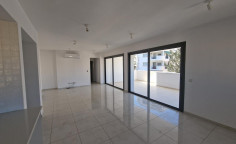 Spacious 3 bedroom apartment to rent in Agioi Omologites