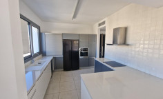 Spacious 3 bedroom apartment to rent in Agioi Omologites