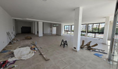 Commercial to rent in Pernera