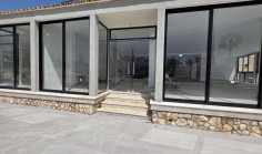 Commercial to rent in Pernera