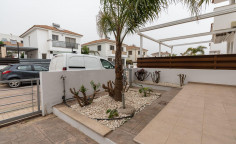 Large 3 bedrooms house to rent in Pernera