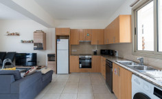 Large 3 bedrooms house to rent in Pernera