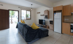 Large 3 bedrooms house to rent in Pernera