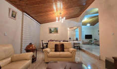 Large 4 bedroom house for sale in Palaiometocho Large 4 bedroom house for sale in Palaiometocho