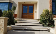 Luxury 5 bedroom villa with swimming pool for sale in Agios Athanasios