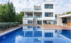 6 bedroom villa with swimming pool for sale in Agia Fyla