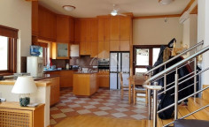 6 bedroom unfurnished house with swimming pool for sale in Panthea