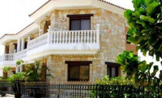 6 bedroom furnished house with swimming pool for sale in Agia Fyla