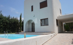 Spacious 3 bedroom furnished house with swimming pool for sale in Agios Tychonas