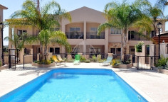 3 bed house with swimming pool for sale in Moni